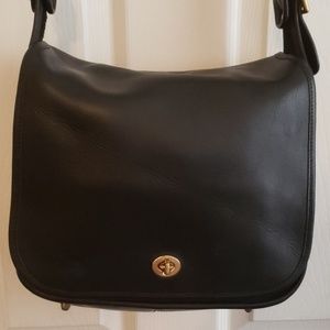 Coach: Vintage Black Leather Shoulderbag/Bucket
